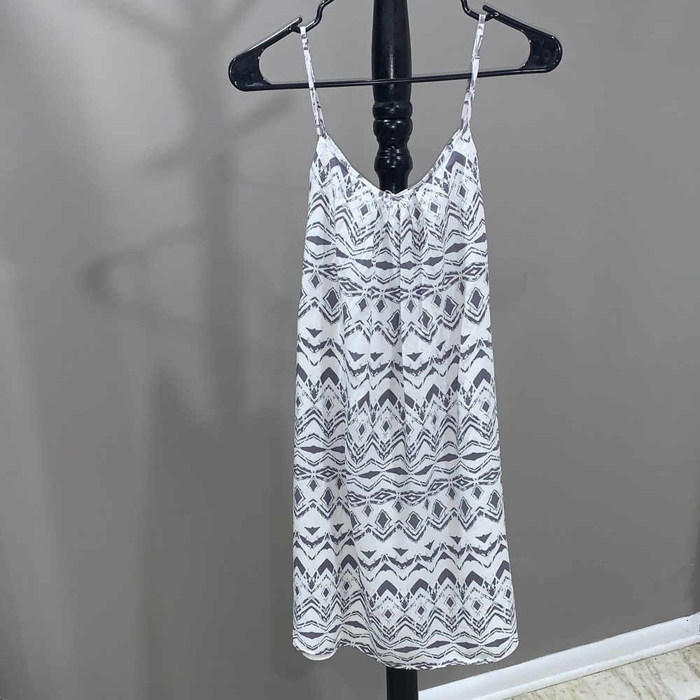 A Pea in the Pod White and Grey Maternity Dress Size Small